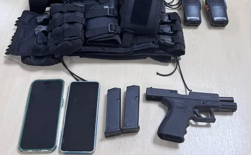 
          Imagem ilustrativa da imagem Empresa clandestina de vigilância recebia armas de instrutor de tiros no ES
          