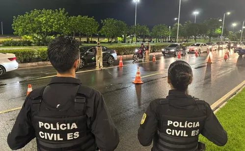 
          Imagem ilustrativa da imagem Empresária é presa por embriaguez ao volante durante blitz em Camburi
          