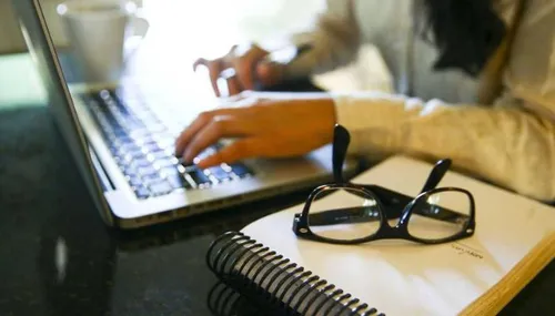 
          Imagem ilustrativa da imagem Ensino à distância: o que muda nos cursos com nova regra do Ministério da Educação
          