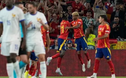 
          Imagem ilustrativa da imagem Espanha vai à final da Liga das Nações após jogão contra a França
          