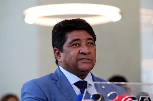 
          Imagem ilustrativa da imagem Especialistas avaliam novo afastamento de Ednaldo Rodrigues da CBF como decisão ‘mais sólida’
          