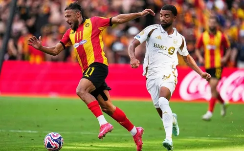 
          Imagem ilustrativa da imagem Espérance vence o LA FC e busca classificação contra o Chelsea
          