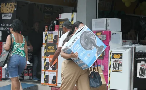 
          Imagem ilustrativa da imagem Espírito Santo supera Rio de Janeiro e São Paulo em vendas do comércio
          