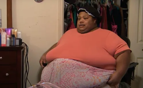 
          Imagem ilustrativa da imagem Estrela de 'Quilos Mortais' que pesava 320 kg morre aos 40 anos
          