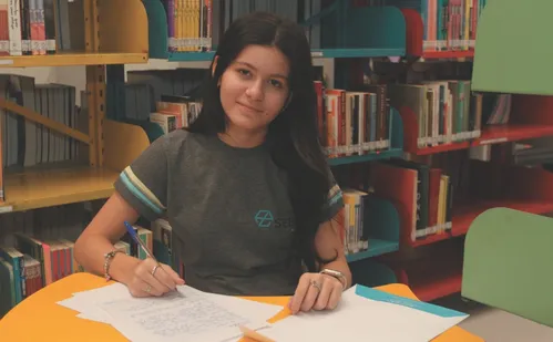 
          Imagem ilustrativa da imagem Estudante de Vitória vence etapa de concurso de cartas
          