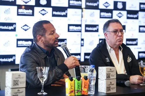 
          Imagem ilustrativa da imagem ‘Eu quero que ele fique’, diz pai de Neymar sobre futuro do filho no Santos
          