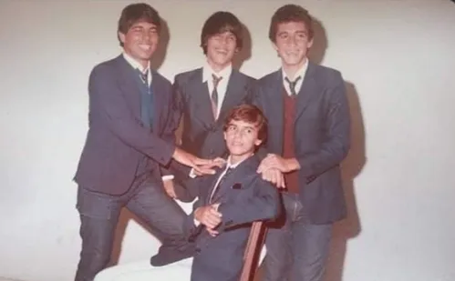 
          Imagem ilustrativa da imagem Ex-Beatle capixaba na cama após doença rara
          