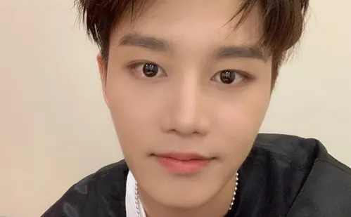 
          Imagem ilustrativa da imagem Ex-ídolo do k-pop pode pegar 7 anos de prisão após admitir estupro coletivo
          