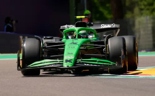 
          Imagem ilustrativa da imagem F1: Piastri lidera 1º treino em Ímola; Bortoleto bate, mas faz 9º melhor tempo
          