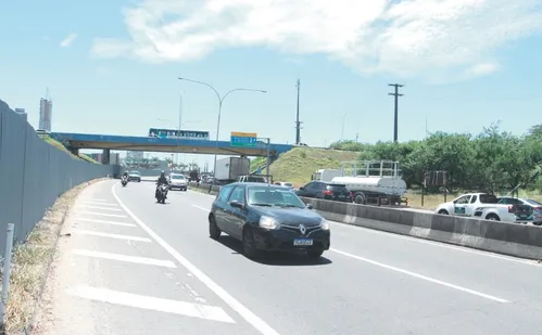 
          Imagem ilustrativa da imagem Família de jovem de patinete atropelado em Vila Velha busca imagem de acidente
          