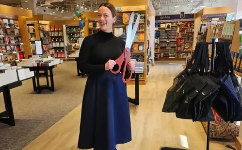 
          Imagem ilustrativa da imagem "Férias de Matar": suspense em comédia romântica picante
          