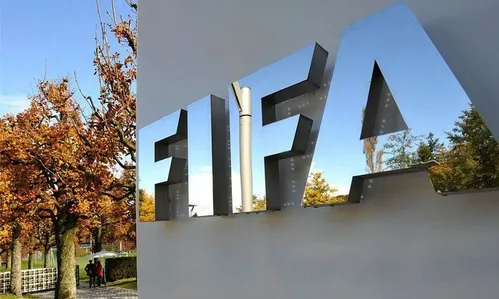 
          Imagem ilustrativa da imagem Fifa publica novo Código Disciplinar e aumenta rigor de penas em casos de racismo
          