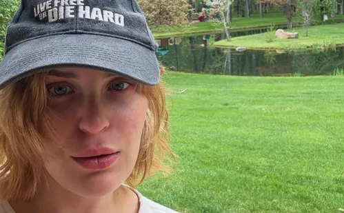 
          Imagem ilustrativa da imagem Filha de Bruce Willis e Demi Moore revela que 'quase morreu' por causa da anorexia
          