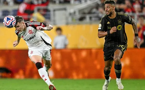 
          Imagem ilustrativa da imagem Flamengo protagoniza jogo morno, tem trave como inimiga e empata com LAFC
          