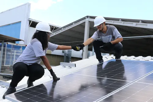 
          Imagem ilustrativa da imagem Foco em competências técnicas e socioemocionais
          