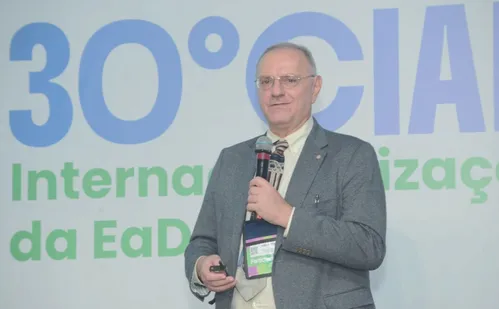 
          Imagem ilustrativa da imagem Formação superior à distância: "Desafio é equilibrar qualidade e inclusão"
          