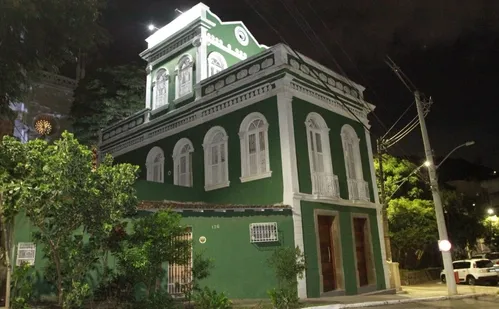 
          Imagem ilustrativa da imagem Moradora restaura imóvel condenado e agora corre risco de perdê-lo em leilão
          