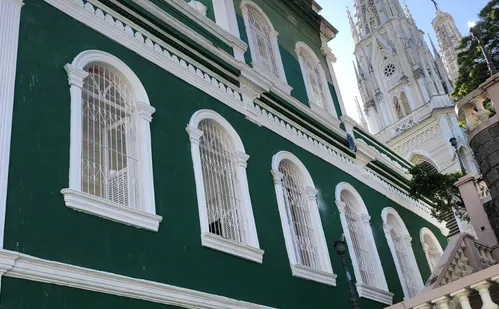 
          Imagem ilustrativa da imagem Moradora restaura imóvel condenado e agora corre risco de perdê-lo em leilão
          