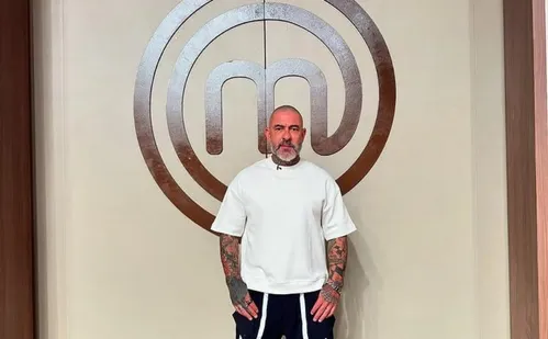 
          Imagem ilustrativa da imagem Henrique Fogaça: “Arrogância na cozinha não serve para nada”
          