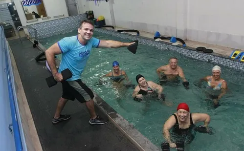 
          Imagem ilustrativa da imagem Hidroginástica, a aliada no combate à hipertensão
          