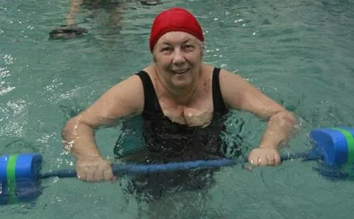 
          Imagem ilustrativa da imagem Hidroginástica, a aliada no combate à hipertensão
          