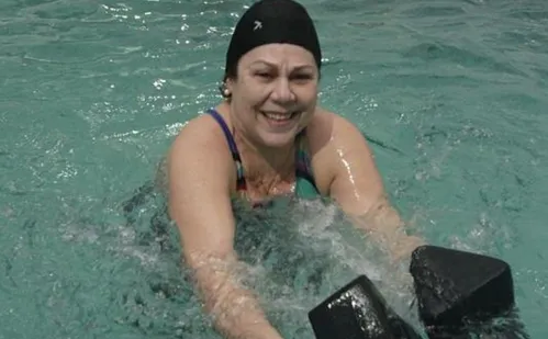 
          Imagem ilustrativa da imagem Hidroginástica, a aliada no combate à hipertensão
          