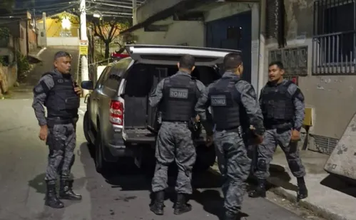 
          Imagem ilustrativa da imagem Homem é preso após ameaçar irmãs e a própria mãe em Vitória
          