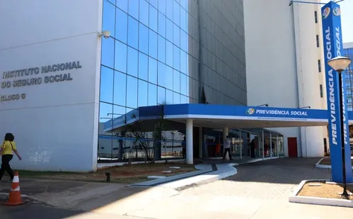 
          Imagem ilustrativa da imagem INSS começa a pagar segunda parcela da antecipação do 13º
          