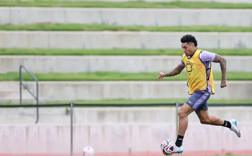 
          Imagem ilustrativa da imagem Igor Jesus está animado com a chance de jogar o Mundial
          