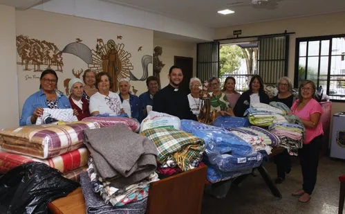 
          Imagem ilustrativa da imagem Igrejas fazem campanha para doações de agasalhos
          