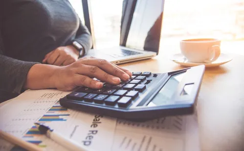 
          Imagem ilustrativa da imagem Inadimplência cai e ES é terceiro estado com menos nomes sujos do país
          