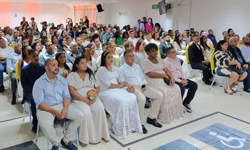 
          Imagem ilustrativa da imagem Instituição promove casamento coletivo para moradores de comunidades do Recife
          