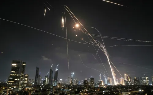 
          Imagem ilustrativa da imagem Veja linha do tempo dos 12 dias da guerra Israel-Irã
          