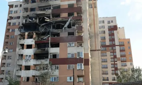 
          Imagem ilustrativa da imagem Irã lança centenas de mísseis contra Israel em retaliação a bombardeio
          