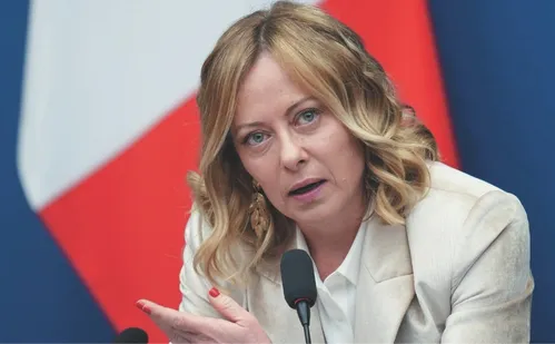 
          Imagem ilustrativa da imagem Itália vai conceder 500 mil vistos de trabalho para o triênio 2026-2028
          