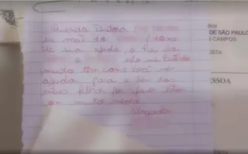 
          Imagem ilustrativa da imagem Jovem de 23 anos é salva de cárcere após esconder bilhete na mochila do filho
          