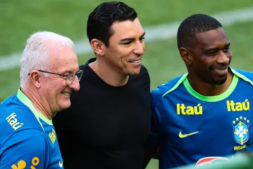 
          Imagem ilustrativa da imagem Ex-zagueiro Lúcio mostra evolução de recuperação após acidente que queimou parte do corpo; veja
          