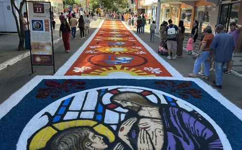 
          Imagem ilustrativa da imagem Mais de 150 mil fiéis na festa de Corpus Christi em Castelo
          