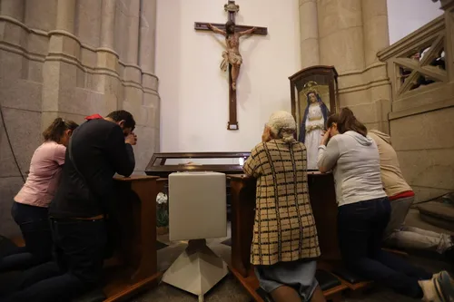 
          Imagem ilustrativa da imagem Mapa da fé: ‘Brasileiro se declara católico e frequenta terreiro’, diz professor da FGV
          