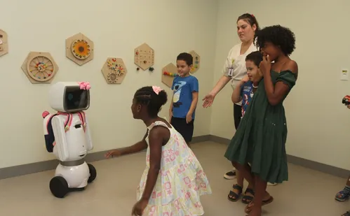 
          Imagem ilustrativa da imagem Maria, uma robozinha muito especial que vai ajudar crianças com autismo
          