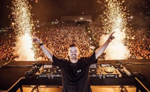 
          Imagem ilustrativa da imagem Martin Garrix confirma turnê no ES e promete eletrizar Guarapari em janeiro
          