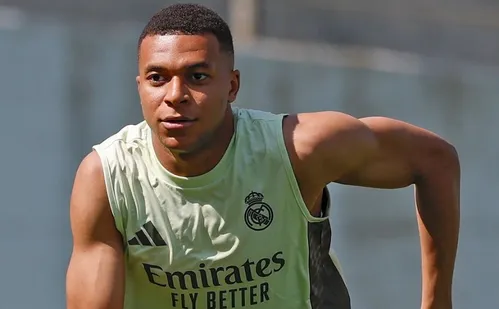 
          Imagem ilustrativa da imagem Mbappé é hospitalizado nos EUA com quadro de gastroenterite e passa por exames
          