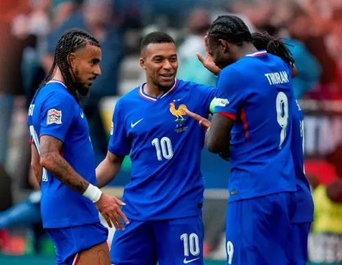 
          Imagem ilustrativa da imagem Mbappé faz a diferença e França bate a Alemanha na Liga das Nações
          