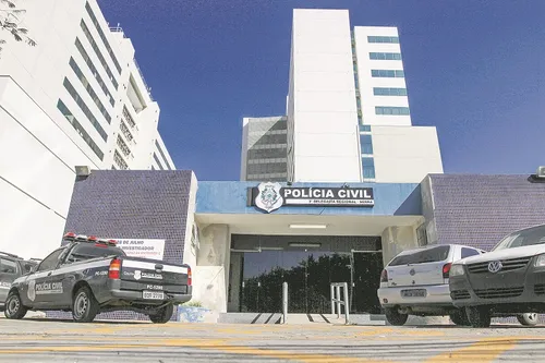 
          Imagem ilustrativa da imagem Médico é preso suspeito de agredir a mulher por 3 dias na Serra
          