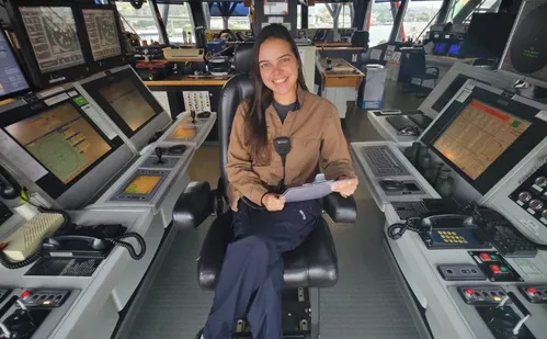 
          Imagem ilustrativa da imagem Mercado naval: pilotos de navio recebem até R$ 20 mil por mês
          