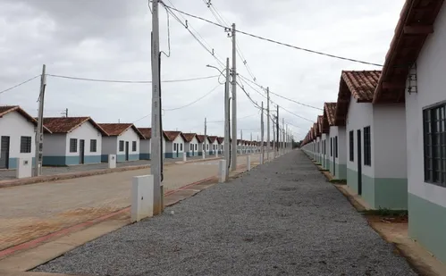 
          Imagem ilustrativa da imagem Famílias terão crédito de até R$ 30 mil em programa do governo para reformar casas
          