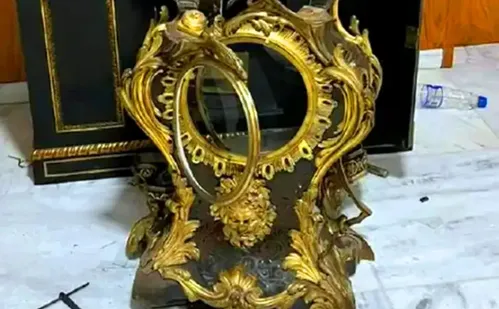 
          Imagem ilustrativa da imagem Moraes manda prender homem que quebrou relógio histórico do Planalto
          