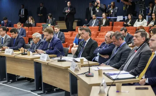 
          Imagem ilustrativa da imagem Moraes nega pedido de Bolsonaro para exibir vídeos em interrogatório nesta terça
          