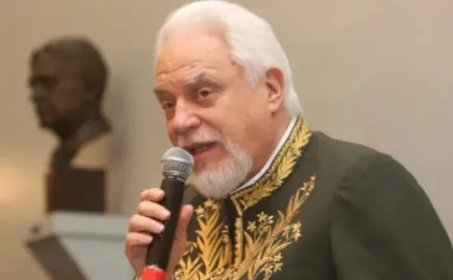 
          Imagem ilustrativa da imagem Morre Cícero Sandroni, jornalista e membro da ABL, aos 90 anos
          