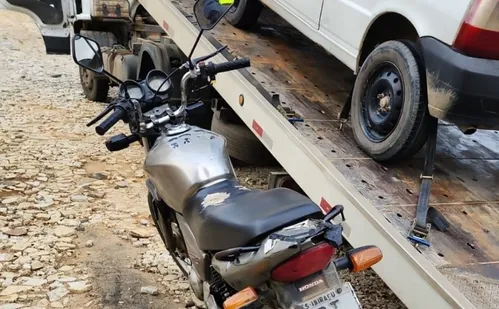 
          Imagem ilustrativa da imagem Motocicleta com mais de R$ 205 mil em multas é apreendida durante blitz no ES
          